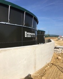 Slurry tanks retaining wall